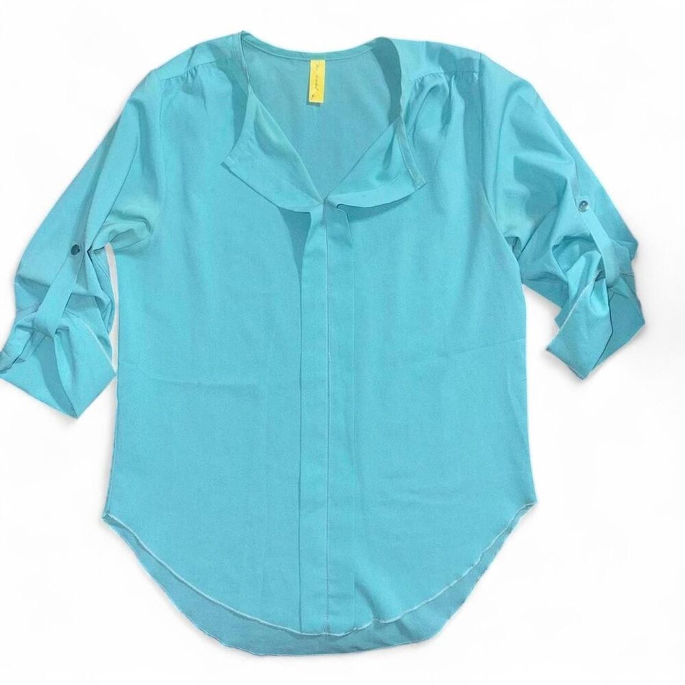 Bee Stitched Women's Blue Blouse Size Medium